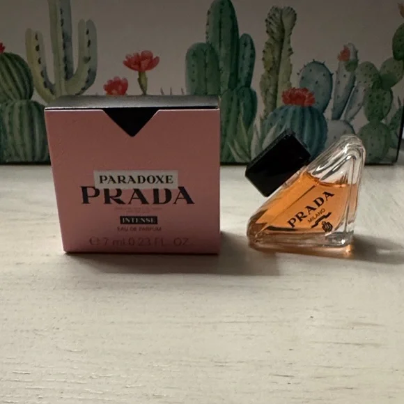 Prada Paradoxe Intense Perfume - Pink and Black dab on miniature - Picture 1 of 3